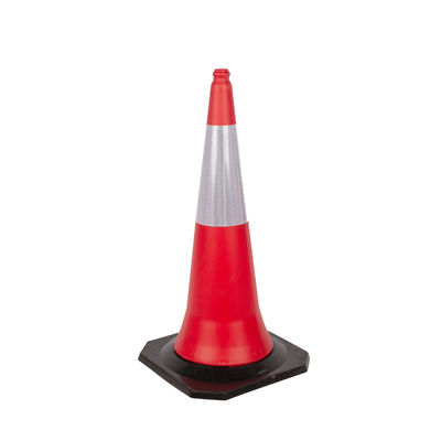 Cone de carretera de plástico PE para la seguridad del tráfico en la carretera en un naranja llamativo