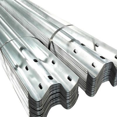 Color personalizado Q345 Q235 Acero galvanizado barandilla de protección de carreteras para la seguridad del tráfico vial