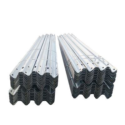Seguridad vial W Beam Hot Dip Galvanized GS4 Guardrail con diseño personalizado