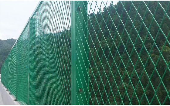 Cercas de malla de metal galvanizado con recubrimiento de polvo anti-brillo para carreteras en acero inoxidable