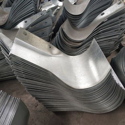 Tren de protección de barrera de seguridad galvanizado caliente con extremo de nariz de toro personalizado y de alta velocidad
