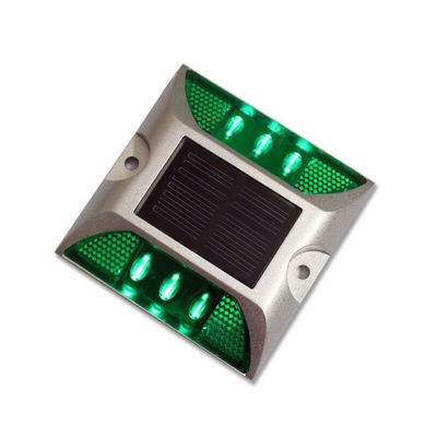 El aluminio solar resistente al agua con ojos de gato incorporado en el rodillo para señales de cono de carretera 104 * 123 * 23 mm