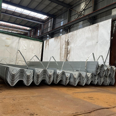 Barandillas de protección de carreteras de metal galvanizado en caliente con rendimiento personalizado Q235 Q345