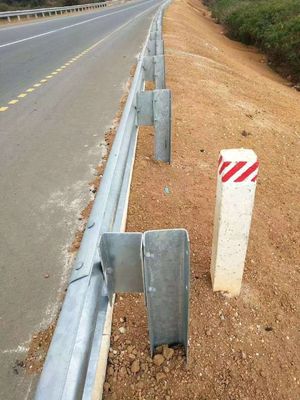 Q235 Q345 Seguridad vial barandilla de protección de la carretera con certificados CE/BV/ISO
