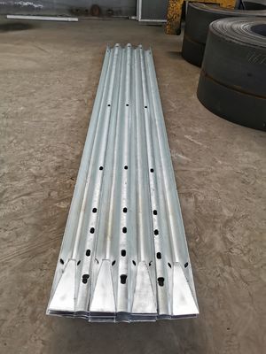 W Barrera de protección de vigas AASHTO M-180 estándar y 550-600 g/m2 recubrimiento de zinc para la seguridad vial