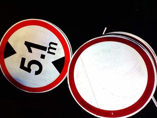 Tablero de señalización de seguridad vial con material reflejante personalizado
