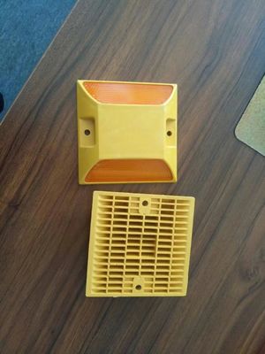 Reflector de la carretera de plástico para la seguridad vial 100X100X20mm Fabricado