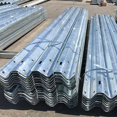 A standard AASHTO M-180 Steel Hot-dip Galvanized Highway Guard Rail con diseño personalizado