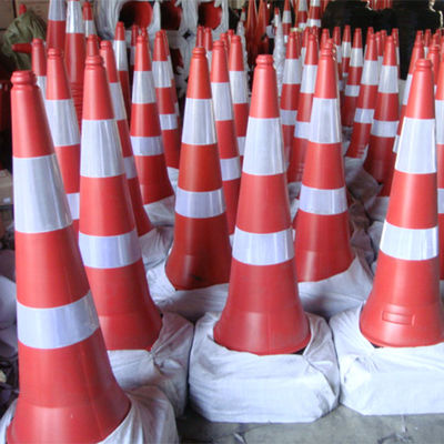 Alto nivel de visibilidad Cone de tráfico vial de PVC de color naranja Para las precauciones de seguridad vial