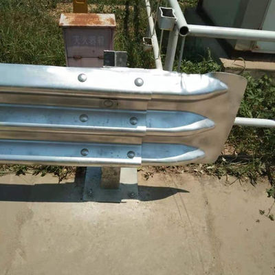 Barrera de choque para la seguridad vial de acero corrugado