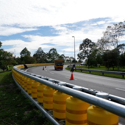 Barrera de rodillos de espuma PU/EVA anticorrosivos para uso en carreteras con certificado ISO9001 2008