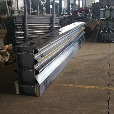 Escudo de acero de barrera de tráfico galvanizado y recubierto en polvo para la seguridad vial