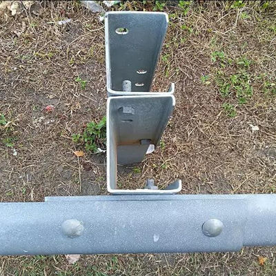 Q235 Q345 W Barrera de vigilancia de vigilancia galvanizada por inmersión en caliente para la seguridad vial
