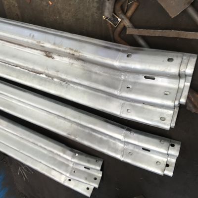 Seguridad exterior recubierta de polvo Seguridad vial Retalladora de anclaje final con acabado galvanizado
