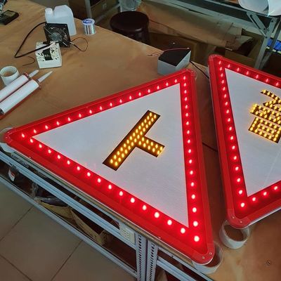Tablero de señalización de seguridad vial de hoja reflectante personalizada con opciones de alta visibilidad