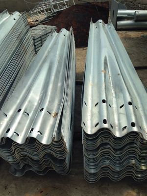 Barrancos de protección de carreteras W con recubrimiento galvanizado y longitud personalizada