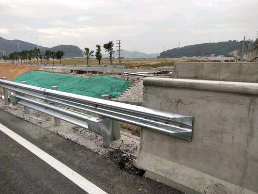 Puente de barandillas de rodadura galvanizado y recubierto de polvo para una protección duradera