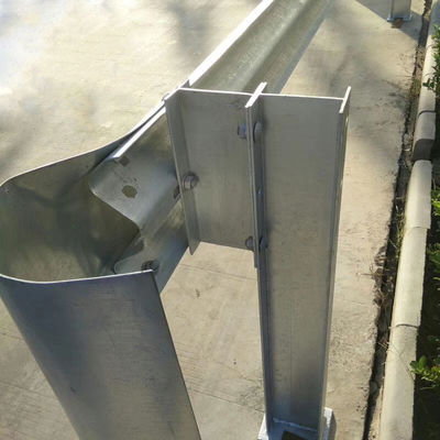 Seguridad al aire libre barandilla galvanizada de vigas W con poste H de acero y espaciador