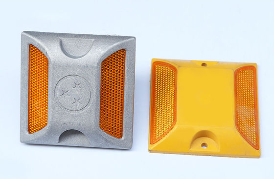 Venta de rodillos cuadrados de aluminio de 100*100*20 mm con energía solar para la seguridad vial