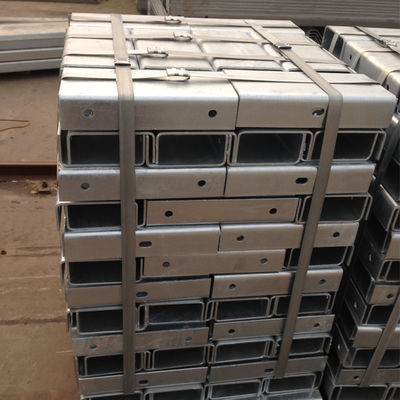 Q235 Q345 Barrera de protección de vigas flexibles personalizadas GI Seguridad de carreteras Espaciador U trapezoidal