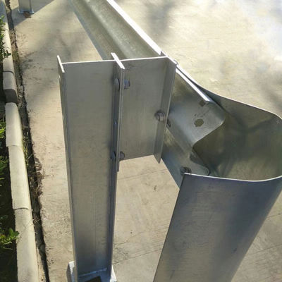 H post y espaciador galvanizados y recubiertos en polvo para la instalación de barandillas de protección AASHTO M-180