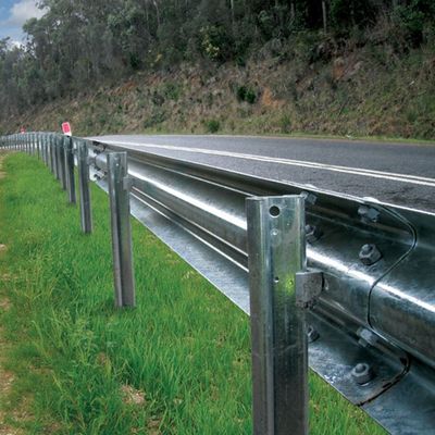 H post y espaciador galvanizados y recubiertos en polvo para la instalación de barandillas de protección AASHTO M-180