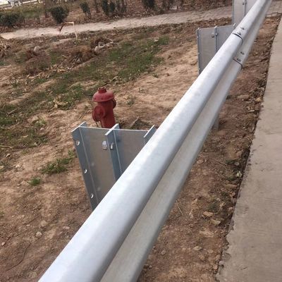 Q235 Q345 150*100*4,3*5,5 mm Baranda de protección de la carretera galvanizada en caliente