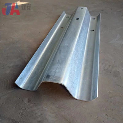 Seguridad al aire libre Q235 Q345 Aashto galvanizado M180 W baranda de protección de vigas para carreteras en venta