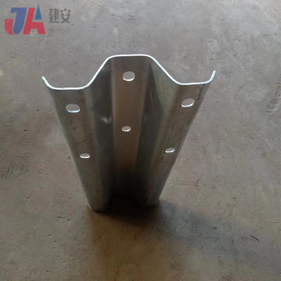 Seguridad al aire libre Q235 Q345 Aashto galvanizado M180 W baranda de protección de vigas para carreteras en venta