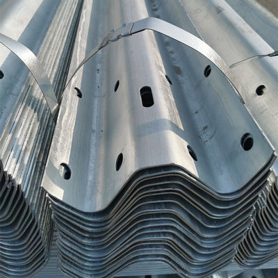 Estándar AASHTO M-180 certificado W Beam Galvanized Highway Guardrail para acero Q235 Q345