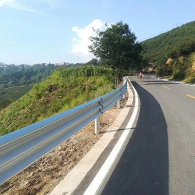 Estándar AASHTO M-180 certificado W Beam Galvanized Highway Guardrail para acero Q235 Q345