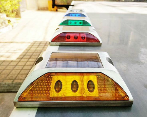 Advertencia Cone de carretera reflejo ojo de gato LED solar rodillo en rojo azul amarillo
