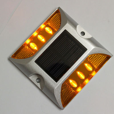 Signo de advertencia de marcado rojo de la entrada LED Solar Cat Eye Road Stud para mejorar la seguridad