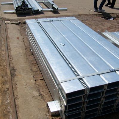 Seguridad del tráfico vial barandilla galvanizada fácil de reemplazar para un flujo óptimo de tráfico