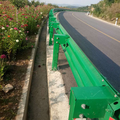 Sistema de barandillas de tres vigas galvanizadas y recubiertas en polvo para la seguridad de las plantas siderúrgicas