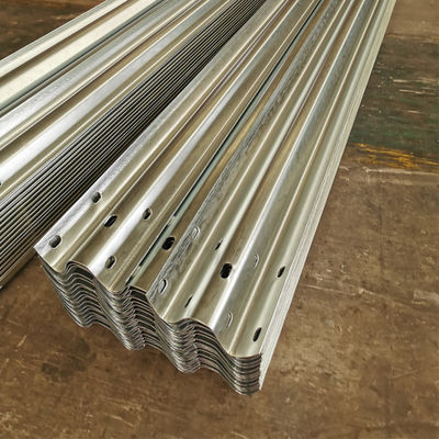 Revestimiento de zinc personalizado Q235 Q345 AASHTO M180 Barrera de protección de carretera de viga corrugada de metal