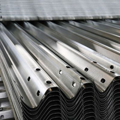 S235JR S345JR Zinc revestido de acero galvanizado barandilla de protección de carreteras para proyectos personalizados