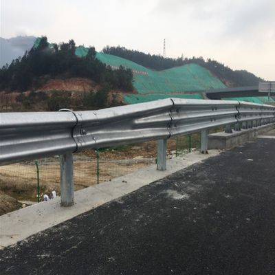 Revestimiento de zinc personalizado AASHTO M180 Acero galvanizado barandilla de protección de carreteras para la seguridad vial