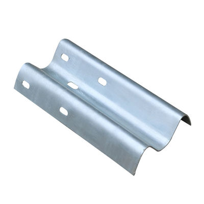 Q235 Acero de color personalizado W Beam Highway Guardrail para protección de seguridad al aire libre