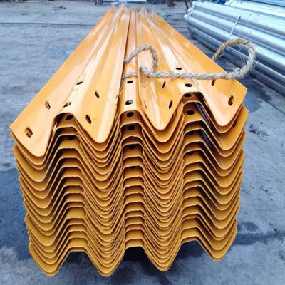 Seguridad vial Q235 Q345 Barrera de tráfico galvanizada de acero