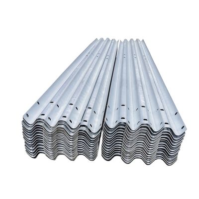 Barranco de protección de carretera de viga W galvanizado estándar con recubrimiento de zinc personalizado 550-600 g/m2