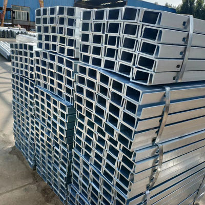 Postes cuadrados galvanizados y recubiertos en polvo Q235 Q345 para la distribución de barreras de tráfico