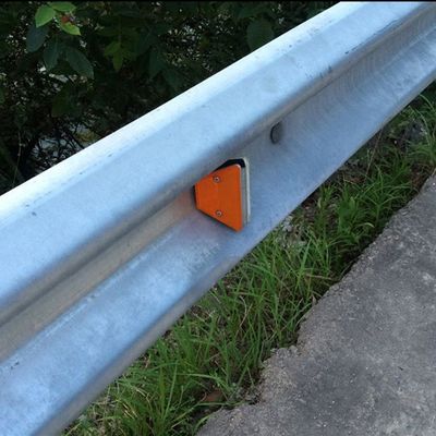 Reflector galvanizado de barandilla de protección de carreteras de inmersión en caliente para instalaciones de carretera a precios competitivos