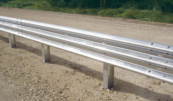 Rejillo de protección de metal a medida galvanizado en caliente y laminado en frío para barreras de seguridad vial en carreteras