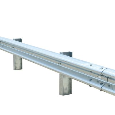 Q235 Q345 Seguridad vial Acero recubierto de zinc Barrera de protección de vigas W para barreras de tráfico en carreteras