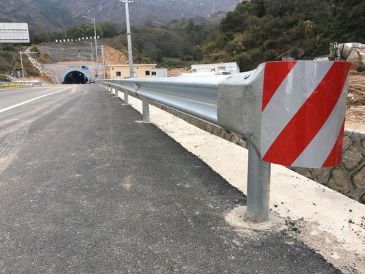 ISO9001 2000 Certificado Q235 Q345 Estándar ASTM Barrera de tráfico de extremo de terminal