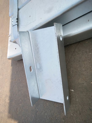 Protector de carreteras galvanizado por inmersión en caliente U Post y U Spacer para la seguridad vial galvanizado por inmersión en caliente