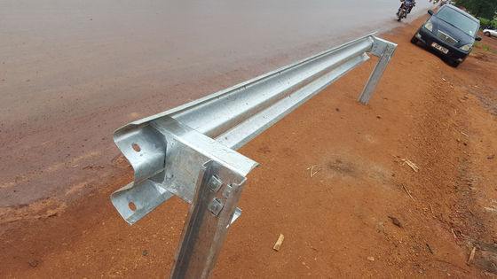 550-600 g/m2 recubrimiento de zinc galvanizado en caliente barrera de protección de vigas W para barreras de tráfico en carreteras