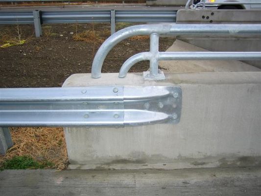 Seguridad exterior Galvanizado W Beam End/Thrie Beam End Terminal End para barandillas de seguridad de carreteras