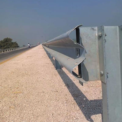 Certificado CE/BV/ISO Q235 Q345 Barandillas de protección de la carretera para la seguridad del tráfico y barandillas de protección de vehículos